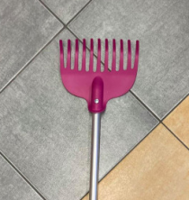 Hrábě First Fiskars růžové